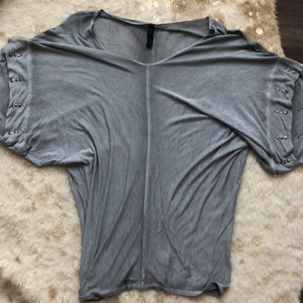 Grey top